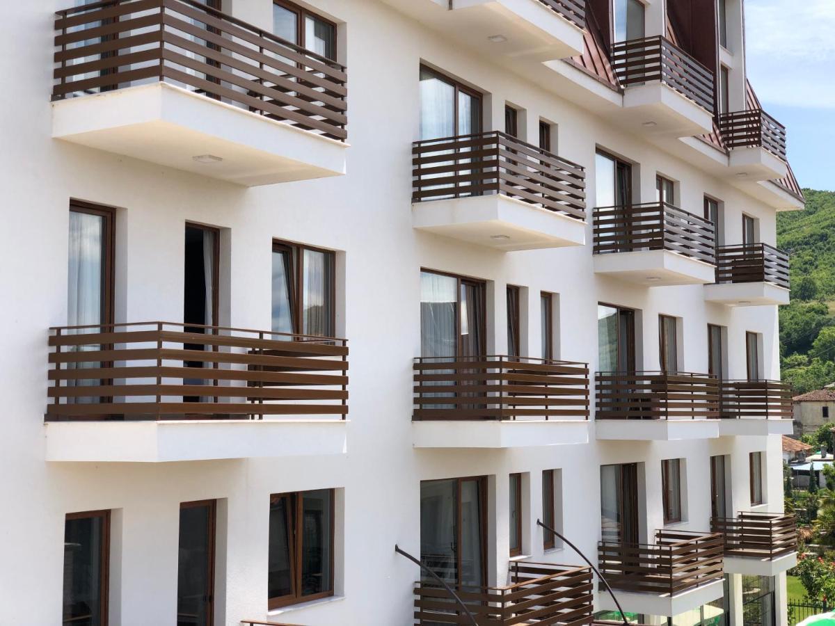 Grand Hotel Pogradec Tushemisht Екстериор снимка