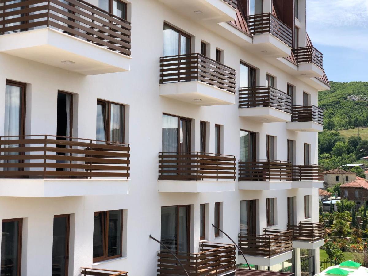 Grand Hotel Pogradec Tushemisht Екстериор снимка