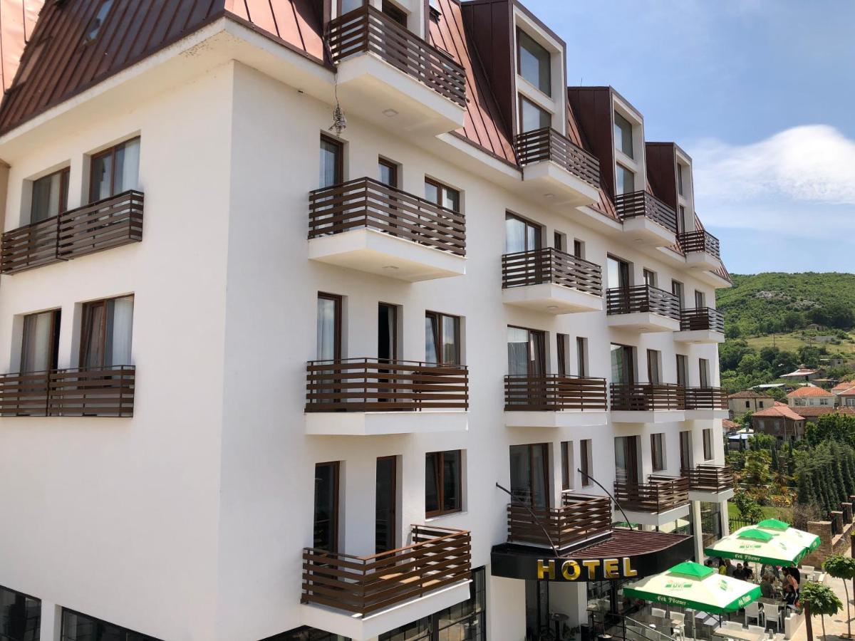 Grand Hotel Pogradec Tushemisht Екстериор снимка